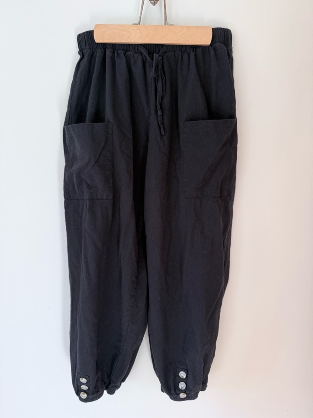 Black Cropped Pants with Buttoned Ankles